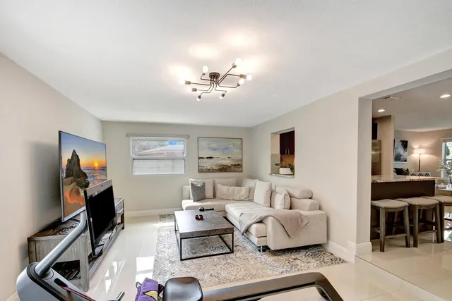 $4,300 | 702 Grove Street, Lake Worth Beach, FL 33461