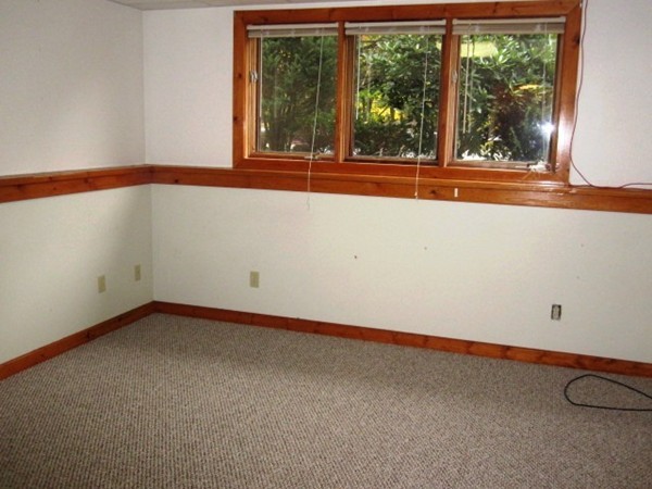1050 Russell Road Westfield, MA 01085 - Photo 8 of 14 Gallery Image 8