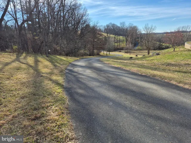 a view of a tennis court