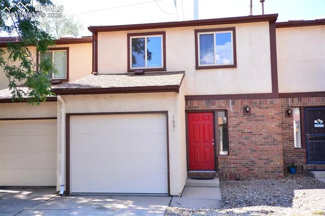 a view of entrance of the house