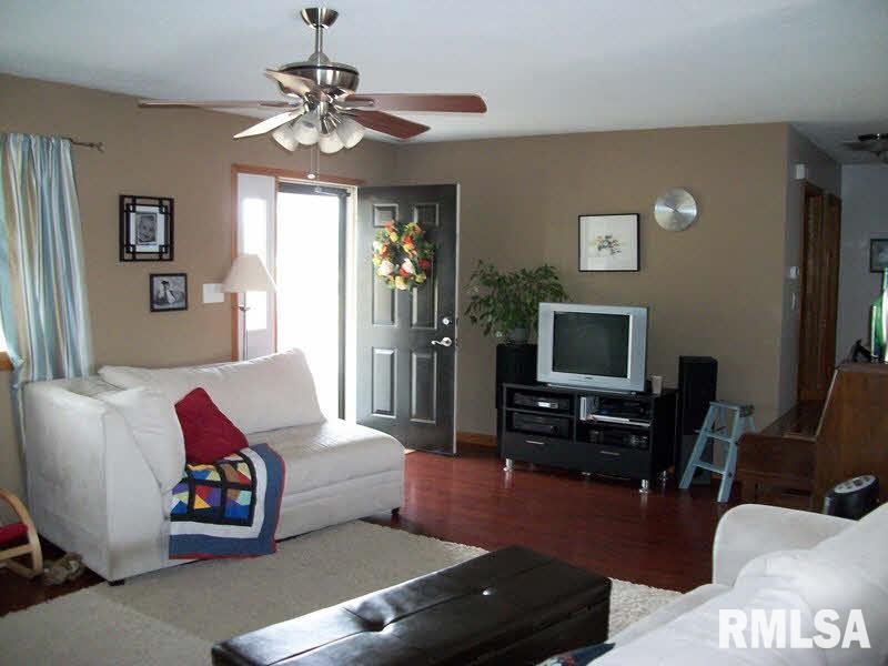 11518 Strawberry Road Carbondale, IL 62901 - Photo 2 of 12