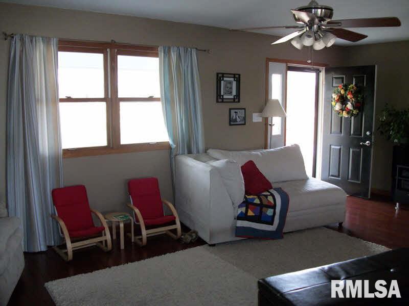 11518 Strawberry Road Carbondale, IL 62901 - Photo 3 of 12