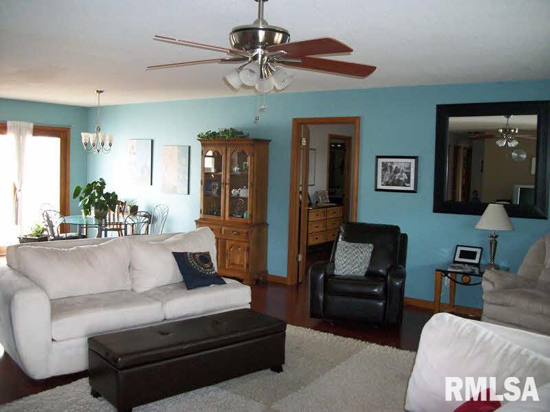11518 Strawberry Road Carbondale, IL 62901 - Photo 4 of 12