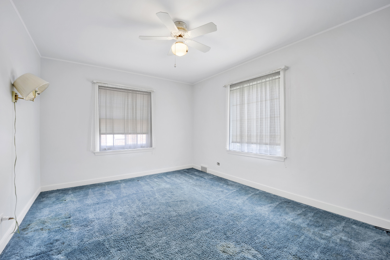 410 Audubon Road Riverside, IL 60546 - Photo 15 of 31 an empty room with windows and ceiling fan