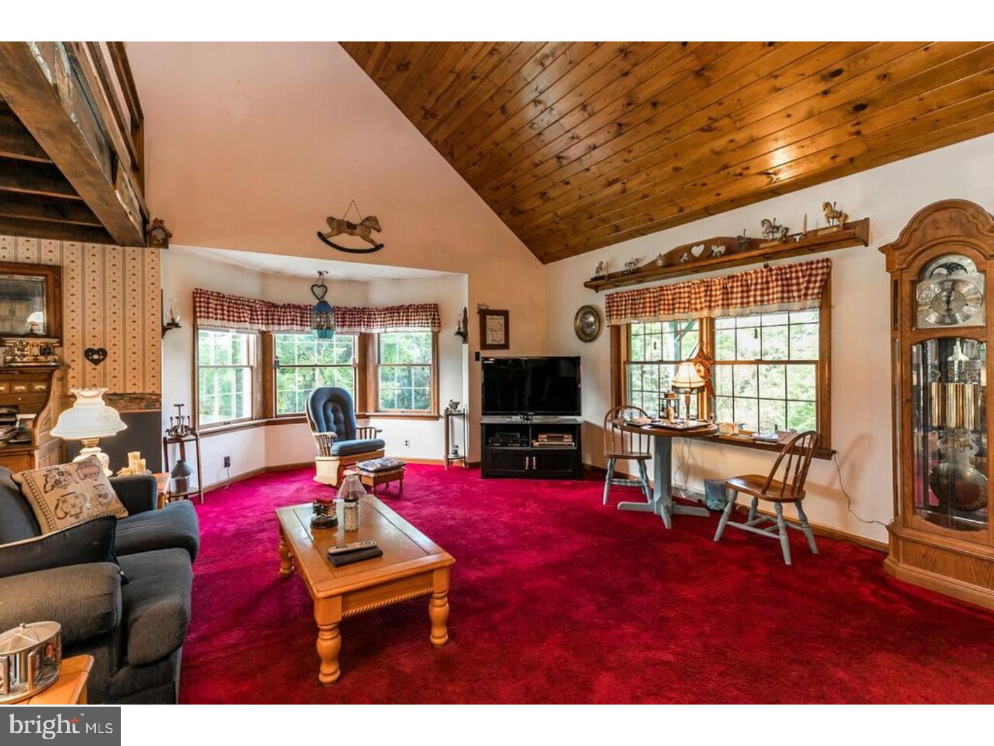 1383 Evans Road Pottstown, PA 19465 - Photo 6 of 25 Living Room