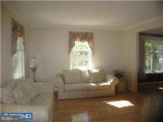 5 Shadybrook Road Mullica Hill, NJ 08062 - Photo 3 of 12 Living Room