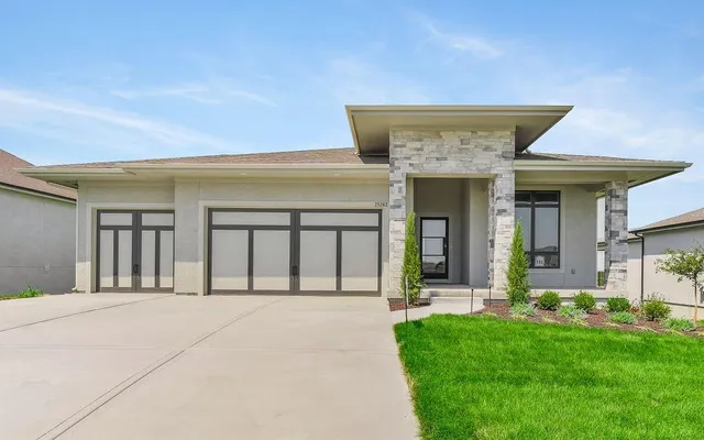 $645,590 | 15286 West 161st Street, Olathe, KS 66062
