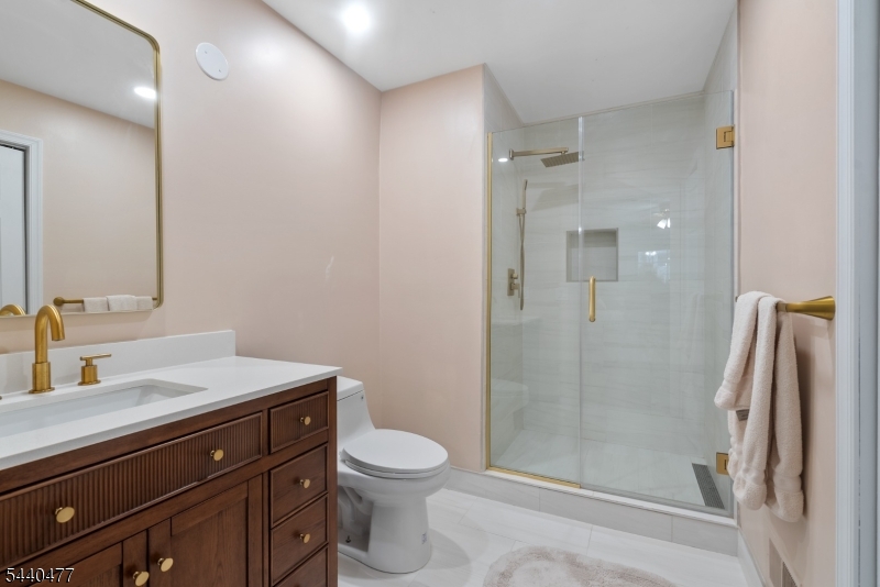 972 Juniper Way Mahwah, NJ 07430 - Photo 15 of 24