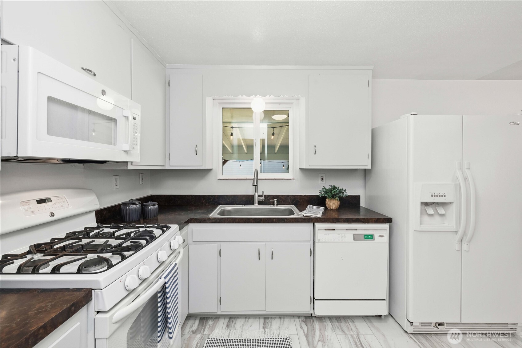 17023 113th Avenue Southeast Renton, WA 98055 - Photo 10 of 34