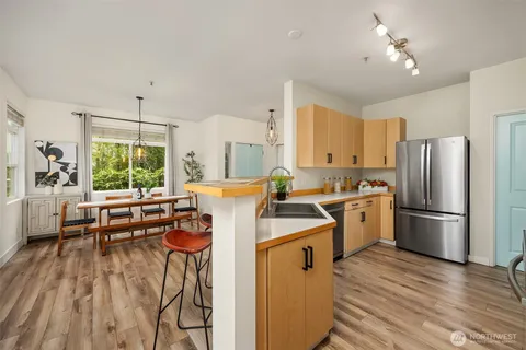 $617,000 | 566 241st Lane Southeast, Sammamish, WA 98074