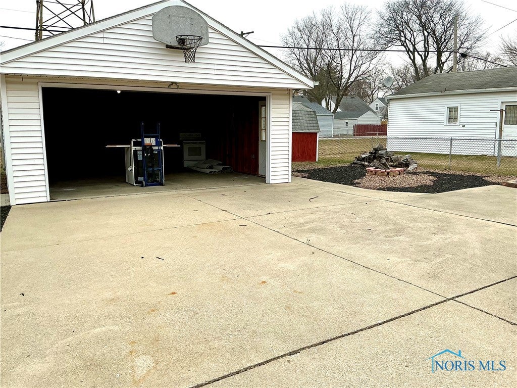 3537 Sherbrooke Road Toledo, OH 43613 - Photo 7 of 42 2-car garage