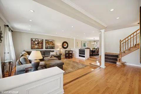 $925,000 | 1701 Longmeadow Drive, Glenview, IL 60026