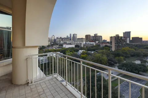 $5,000,000 | 2801 Turtle Creek Boulevard, Unit 8W, Dallas, TX 75219