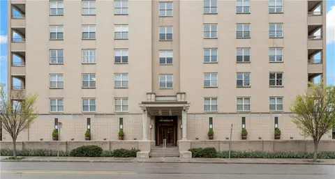 $850,000 | 220 North Bellefield Avenue, Unit 903, Pittsburgh, PA 15213