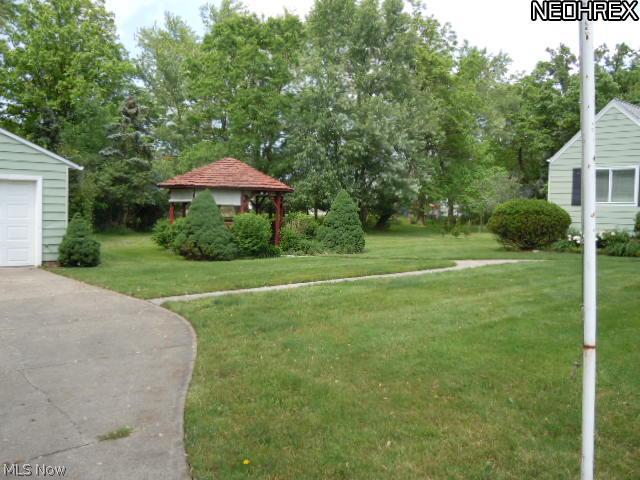 21863 Louis Road Bedford, OH 44146 - Photo 20 of 25 View of the backyard