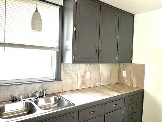 $185,000 | 1021 North Poplar Street, Ottawa, KS 66067