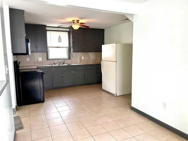 $185,000 | 1021 North Poplar Street, Ottawa, KS 66067