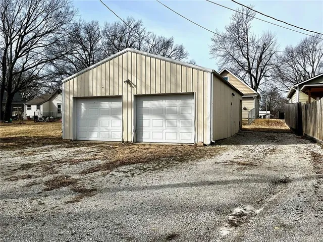 $185,000 | 1021 North Poplar Street, Ottawa, KS 66067