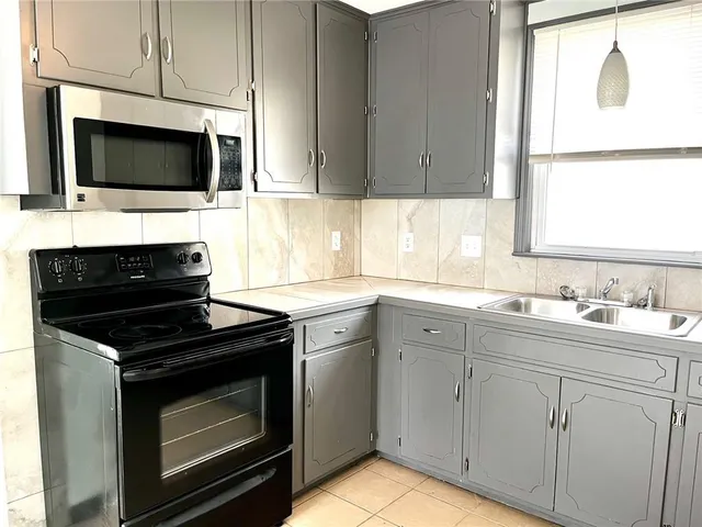 $185,000 | 1021 North Poplar Street, Ottawa, KS 66067