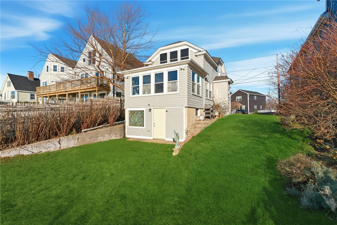 200 Narragansett Avenue East Providence, RI 02915 - Photo 11 of 27