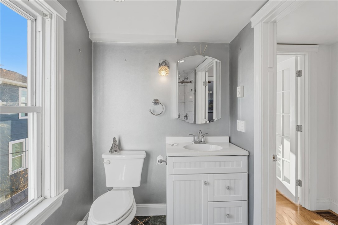 200 Narragansett Avenue East Providence, RI 02915 - Photo 13 of 27