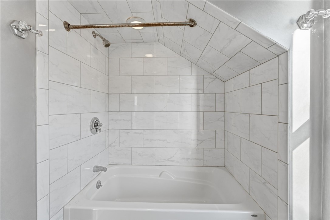 200 Narragansett Avenue East Providence, RI 02915 - Photo 14 of 27