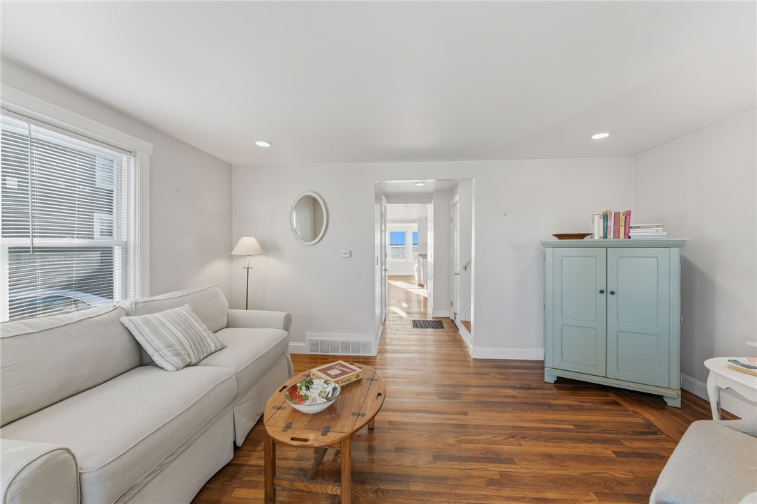 200 Narragansett Avenue East Providence, RI 02915 - Photo 16 of 27