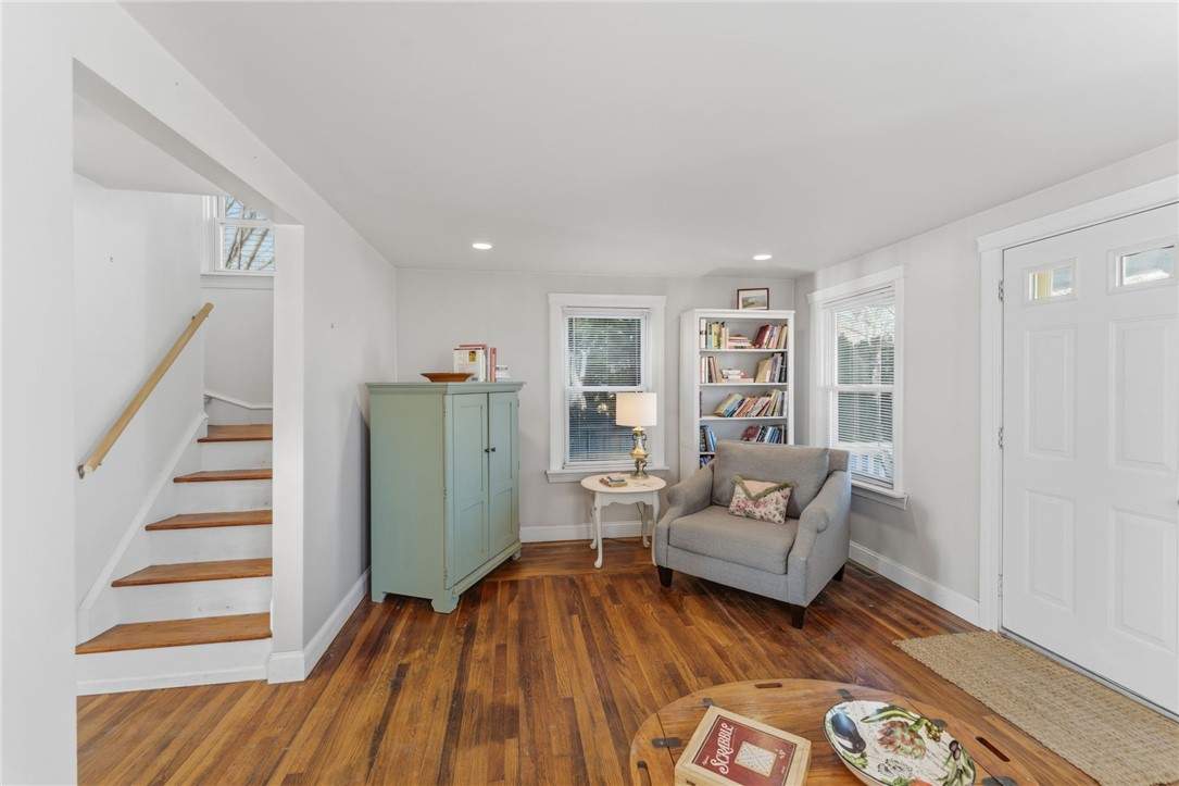 200 Narragansett Avenue East Providence, RI 02915 - Photo 17 of 27