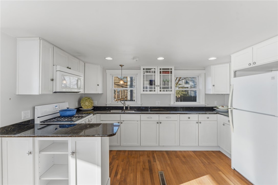 200 Narragansett Avenue East Providence, RI 02915 - Photo 18 of 27