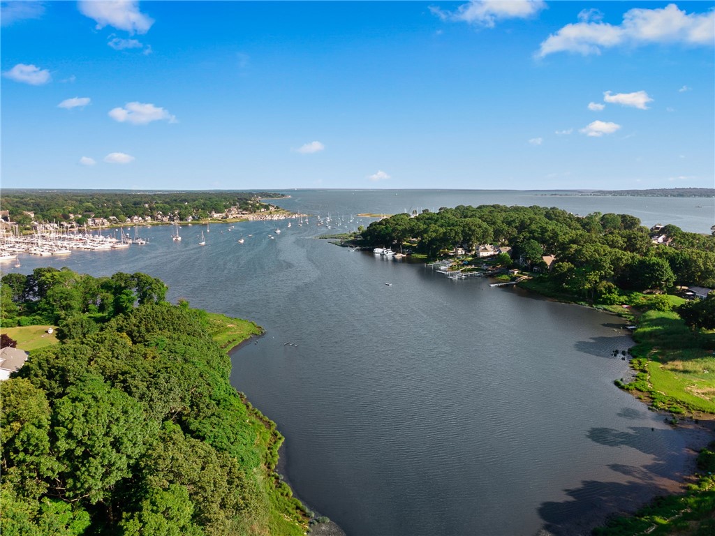 200 Narragansett Avenue East Providence, RI 02915 - Photo 26 of 27