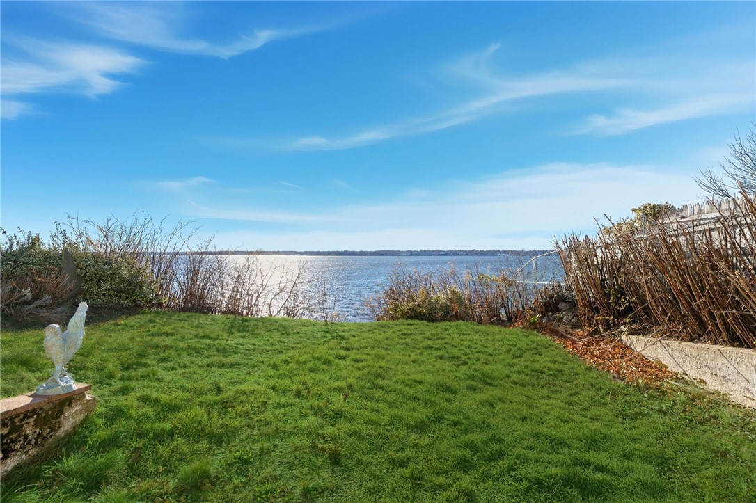 200 Narragansett Avenue East Providence, RI 02915 - Photo 4 of 27