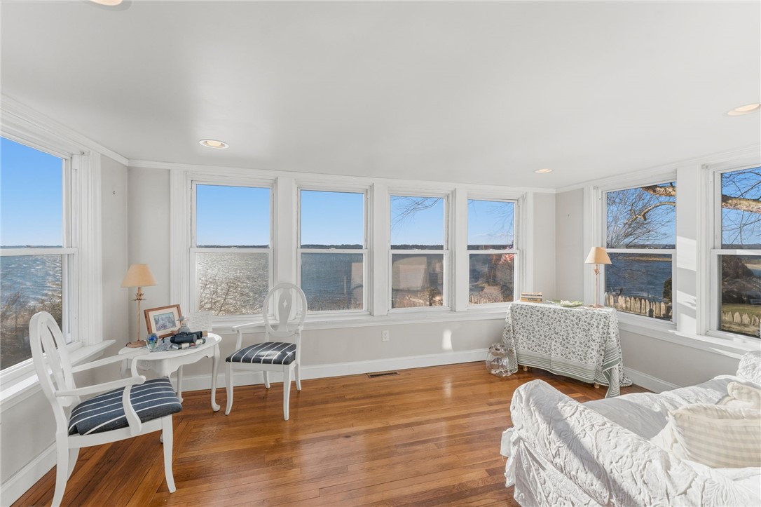 200 Narragansett Avenue East Providence, RI 02915 - Photo 5 of 27