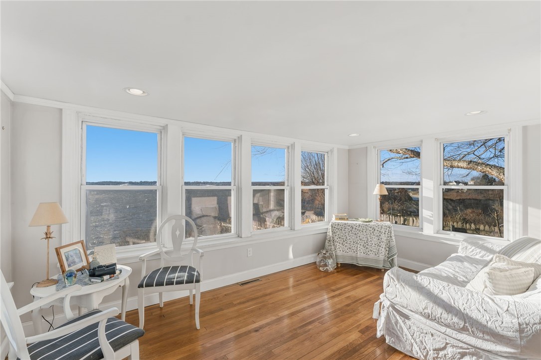 200 Narragansett Avenue East Providence, RI 02915 - Photo 6 of 27