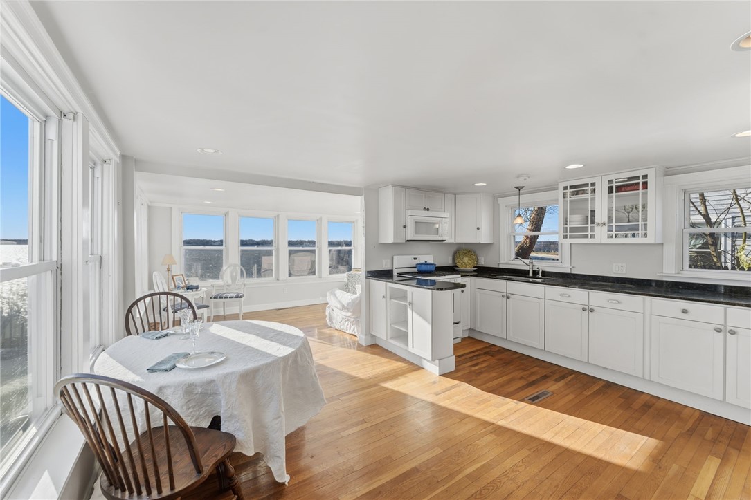 200 Narragansett Avenue East Providence, RI 02915 - Photo 7 of 27