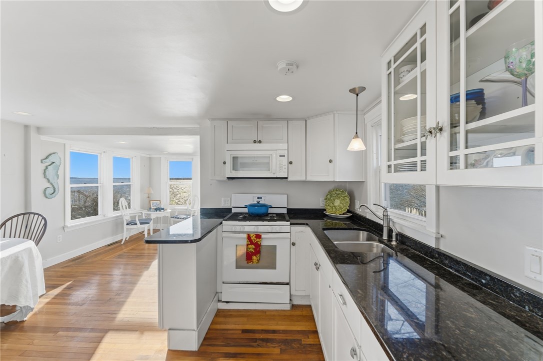 200 Narragansett Avenue East Providence, RI 02915 - Photo 8 of 27