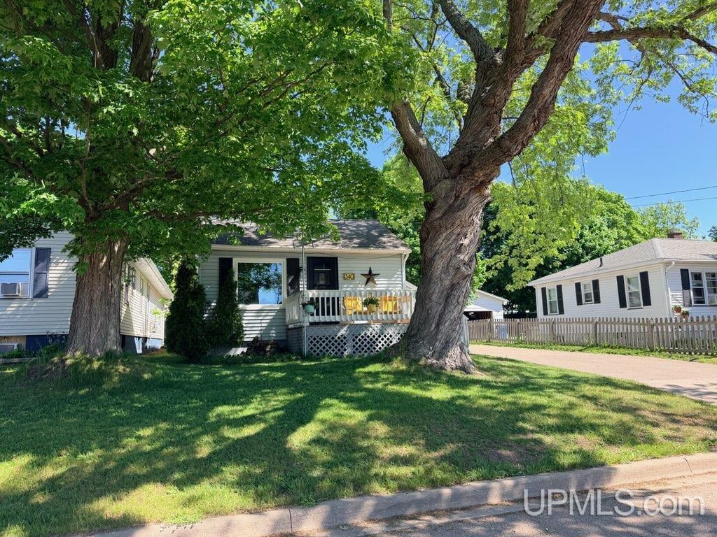 340 Mesnard Street Marquette, MI 49855 - Photo 9 of 36