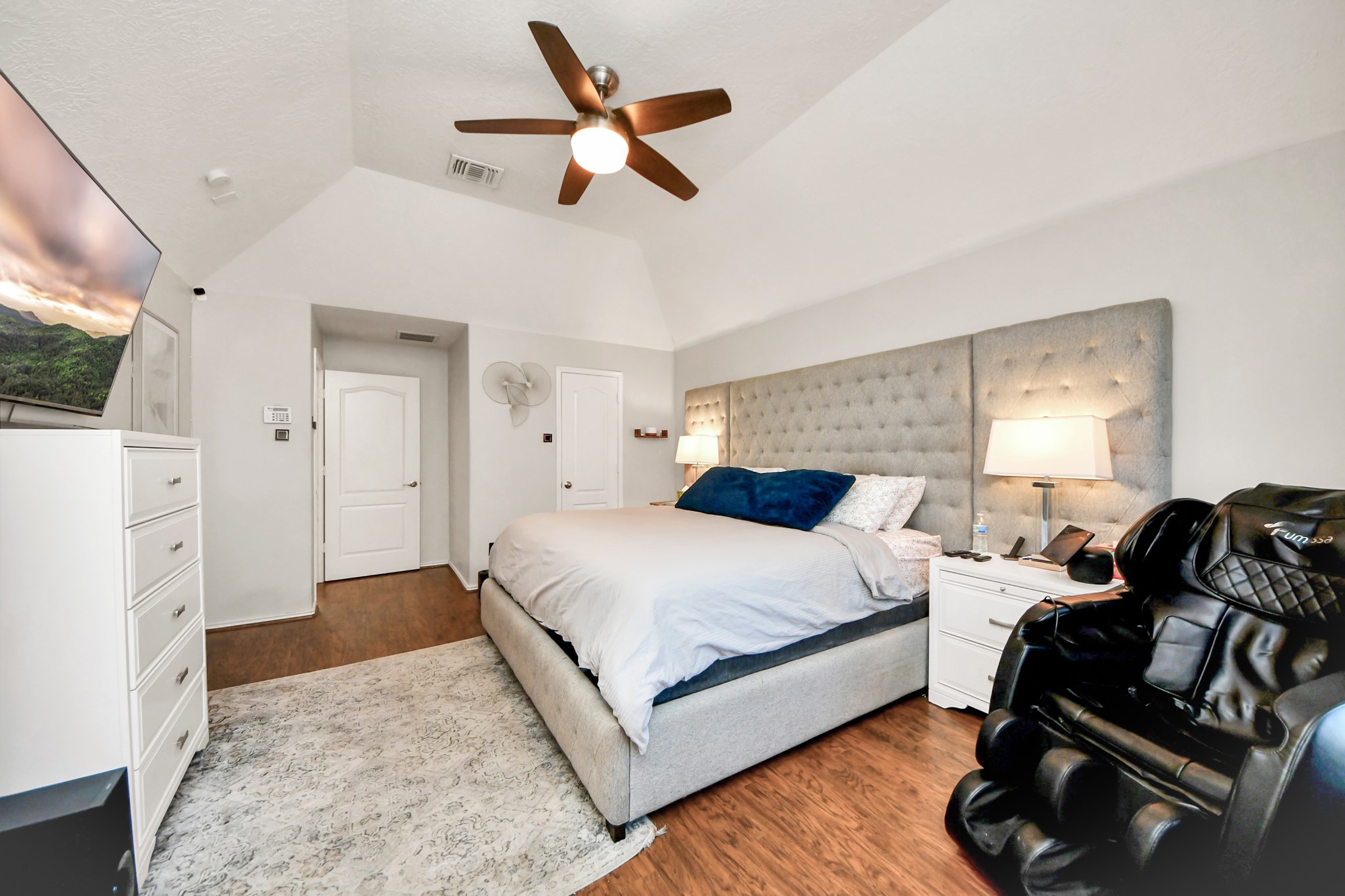 3515 Shadowside Court Houston, TX 77082 - Photo 17 of 31 a spacious bedroom with a bed and a chandelier