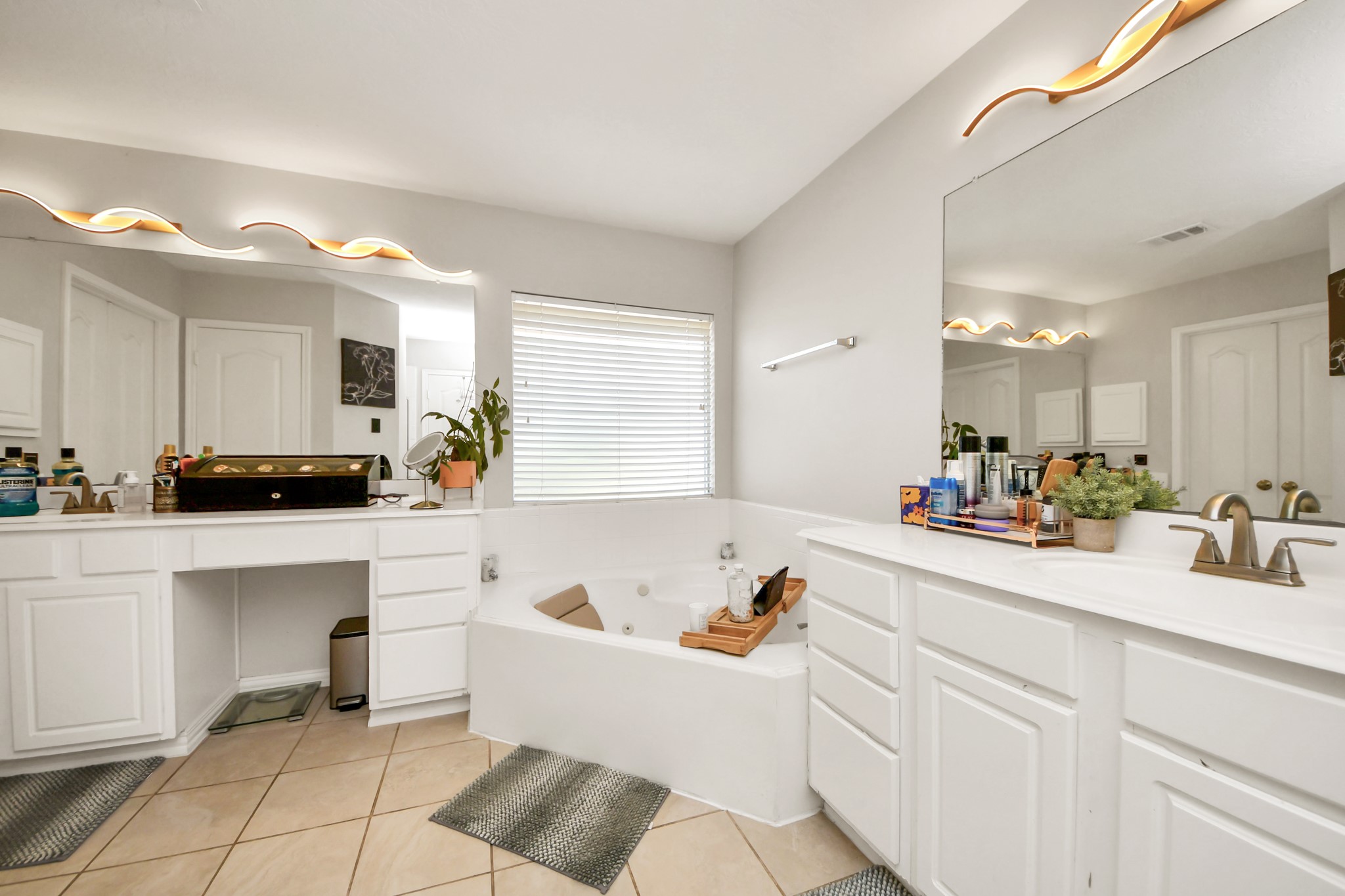 3515 Shadowside Court Houston, TX 77082 - Photo 19 of 31 a kitchen with white cabinets and sink