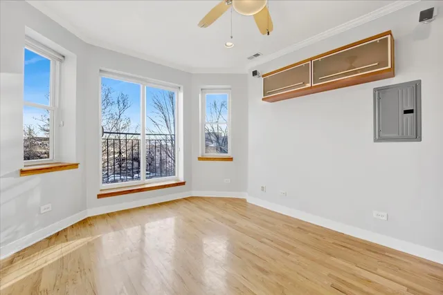 $2,035 | 3918 North Kedvale Avenue, Unit 2N, Chicago, IL 60641