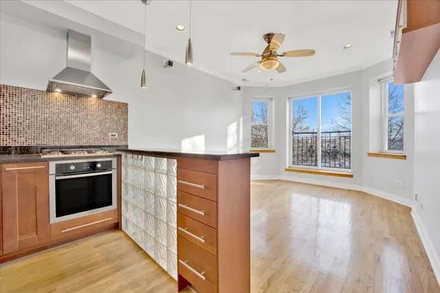 $2,035 | 3918 North Kedvale Avenue, Unit 2N, Chicago, IL 60641