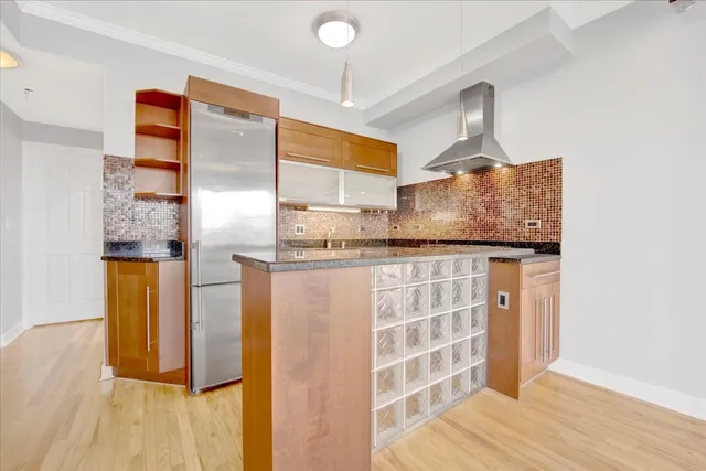 $2,035 | 3918 North Kedvale Avenue, Unit 2N, Chicago, IL 60641