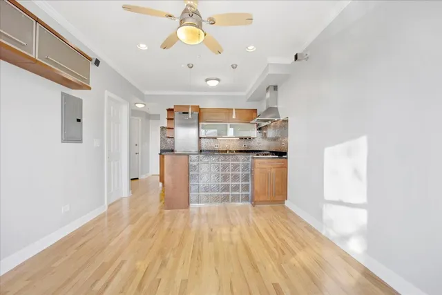 $2,035 | 3918 North Kedvale Avenue, Unit 2N, Chicago, IL 60641