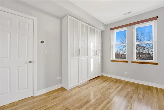 $2,035 | 3918 North Kedvale Avenue, Unit 2N, Chicago, IL 60641