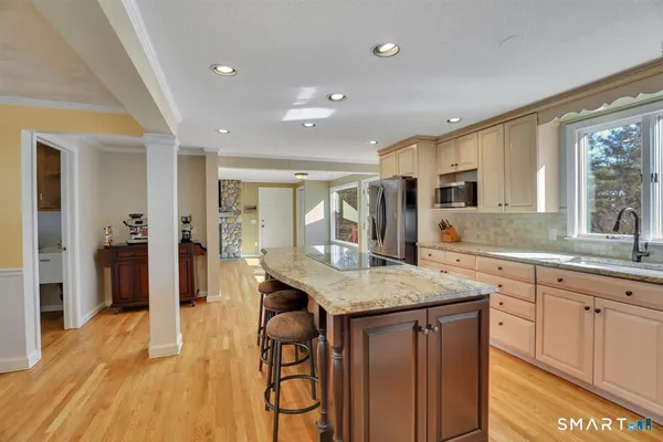 $675,000 | 36 Clifdon Drive, Simsbury, CT 06070