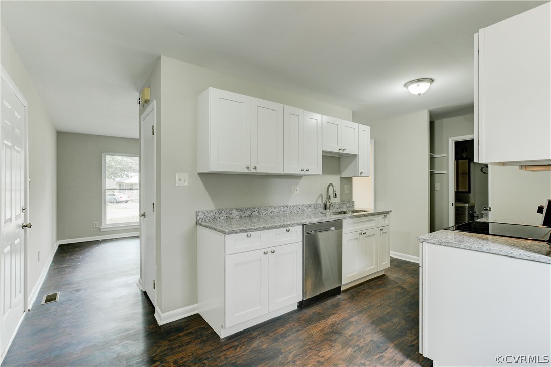 15820 Tri Gate Road Chester, VA 23831 - Photo 2 of 29 a kitchen with a sink stove and cabinets