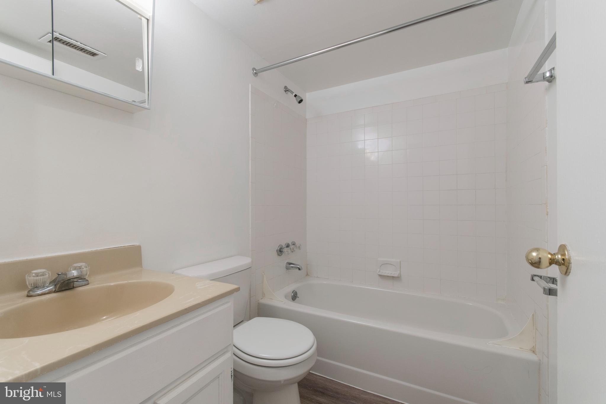 428 Harmon Road, Unit A Philadelphia, PA 19128 - Photo 4 of 30