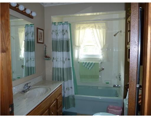 143 Whiteshill Road Rochester, PA 15074 - Photo 11 of 18 Full Bath. Main floor bath recently updated!