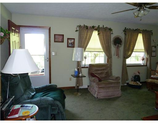 143 Whiteshill Road Rochester, PA 15074 - Photo 6 of 18 Living Room.