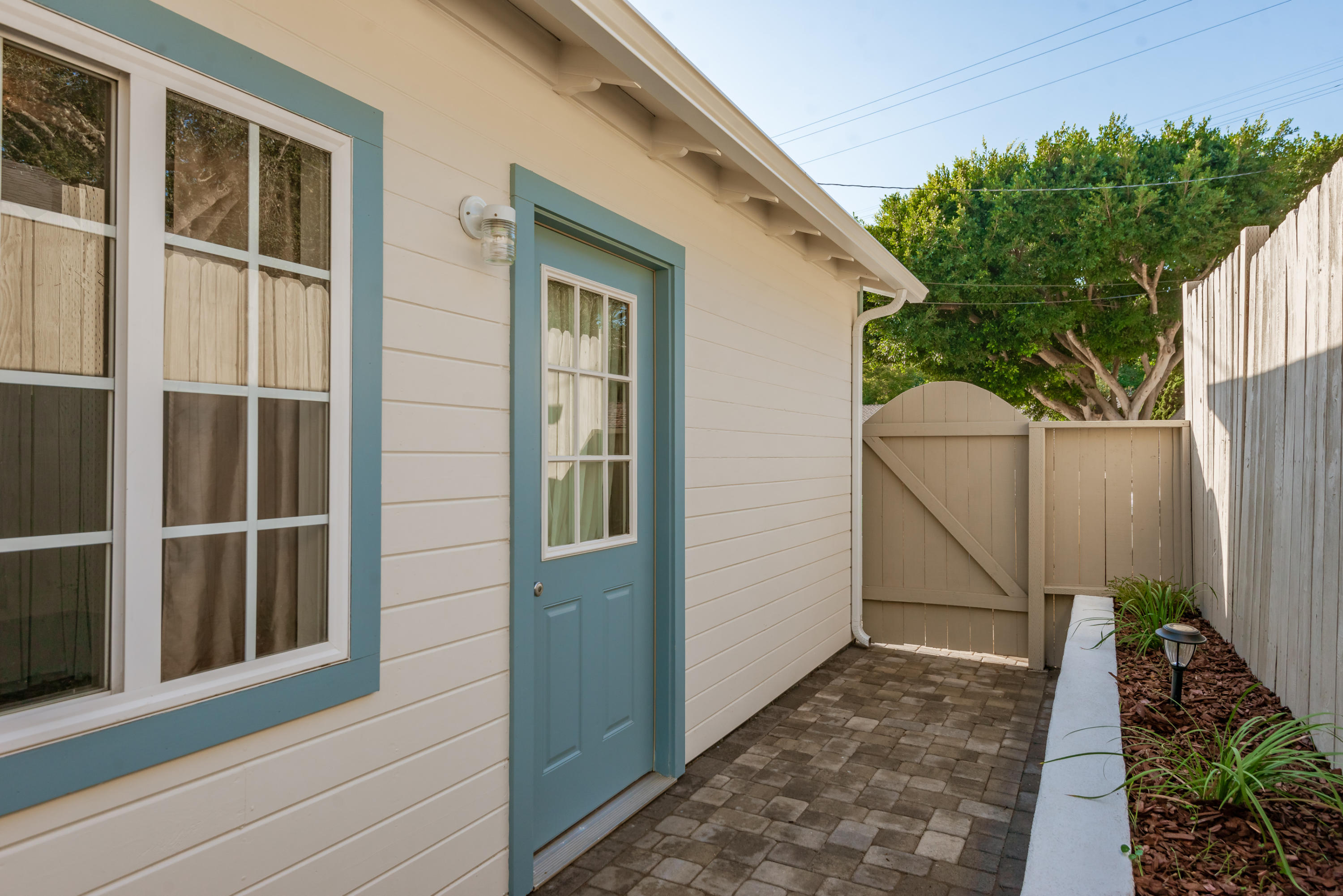 704 Fellowship Road Santa Barbara, CA 93109 - Photo 16 of 19 Private entrance