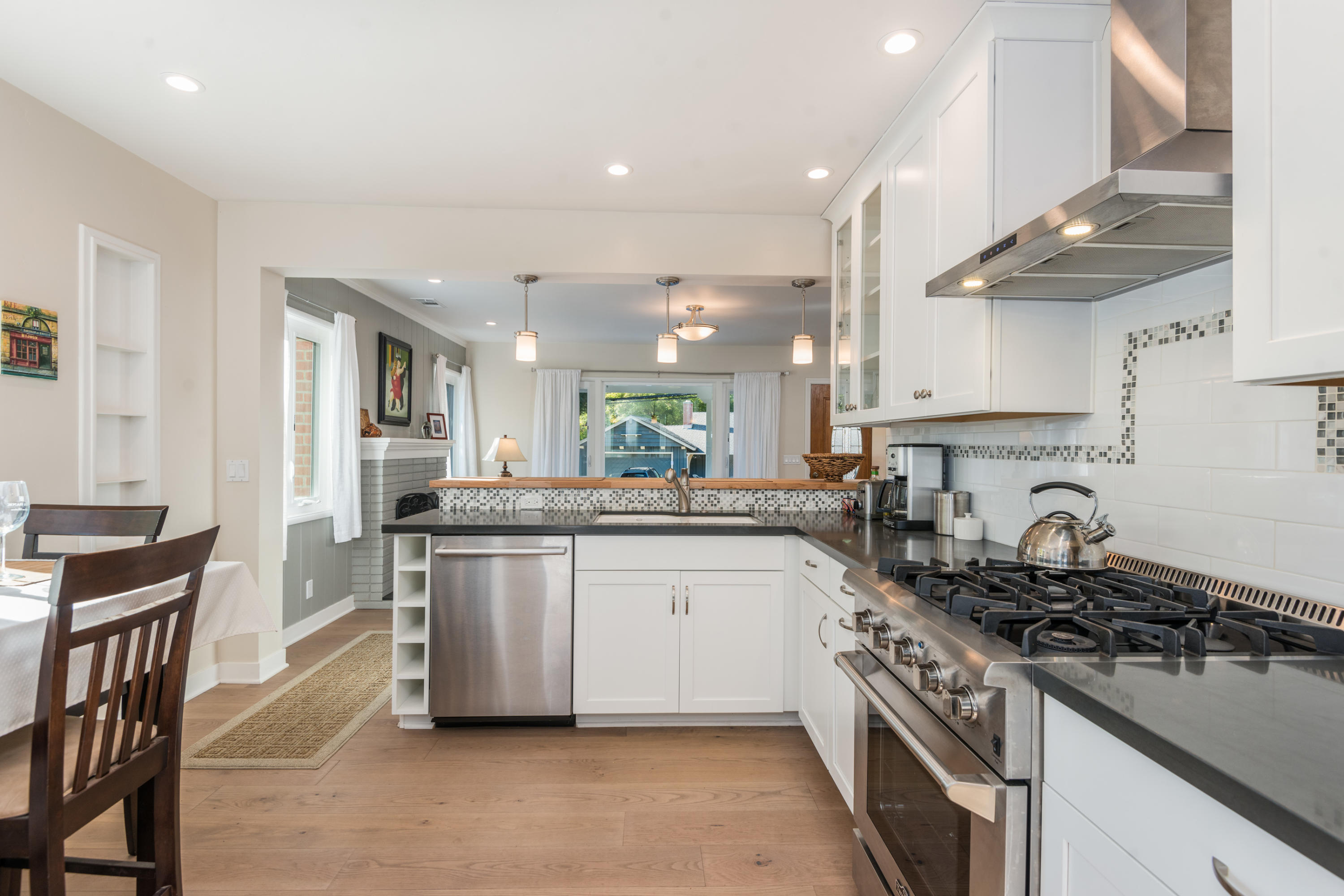 704 Fellowship Road Santa Barbara, CA 93109 - Photo 6 of 19 Kitchen
